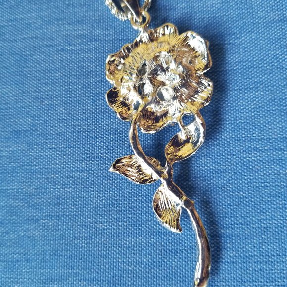 🌹Iridescent Rose Pendant / Necklace - NWOT🌹 - Picture 4 of 4